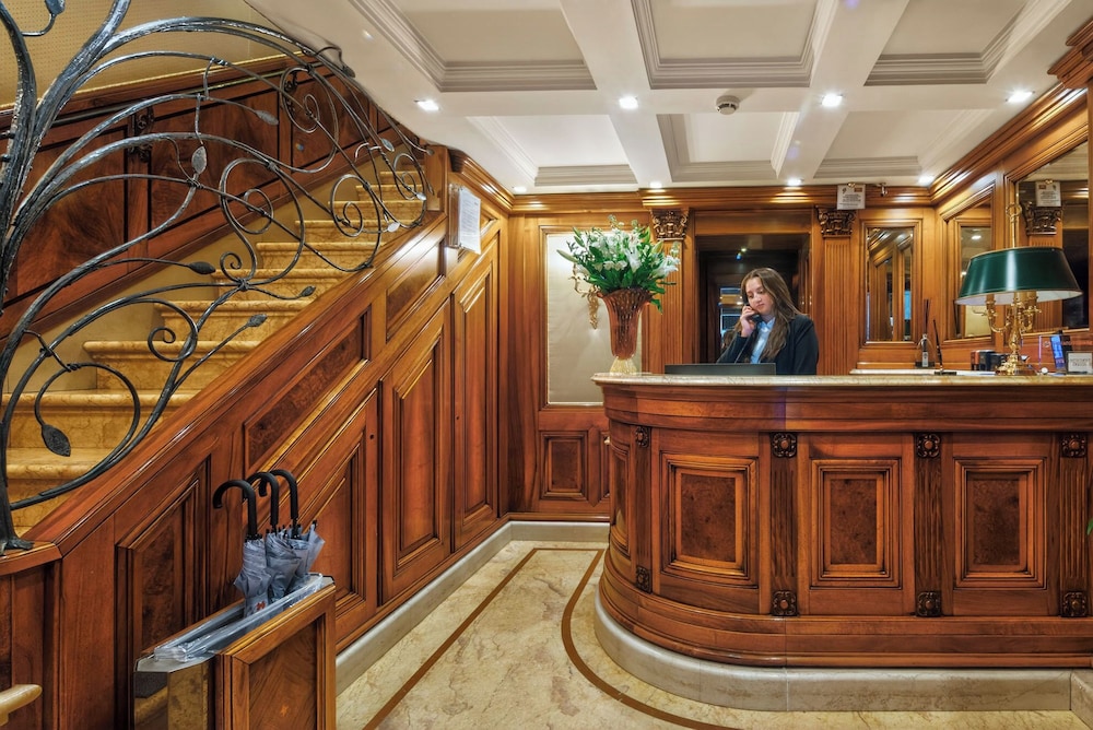 HOTEL BELLEVUE SUITES 7/69