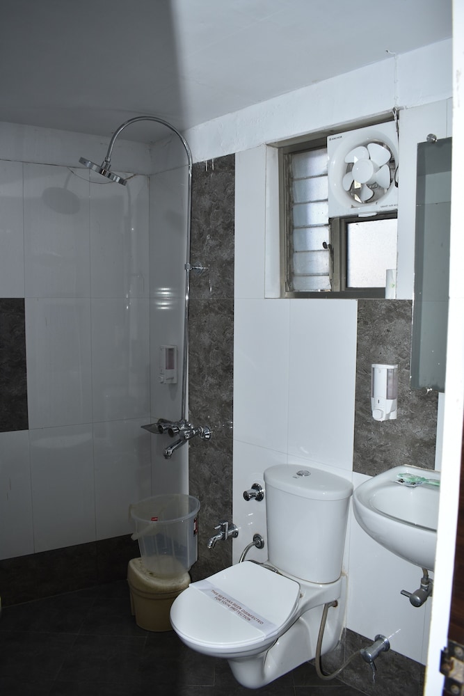 HOTEL SAMRAT INTERNATIONAL 27/28
