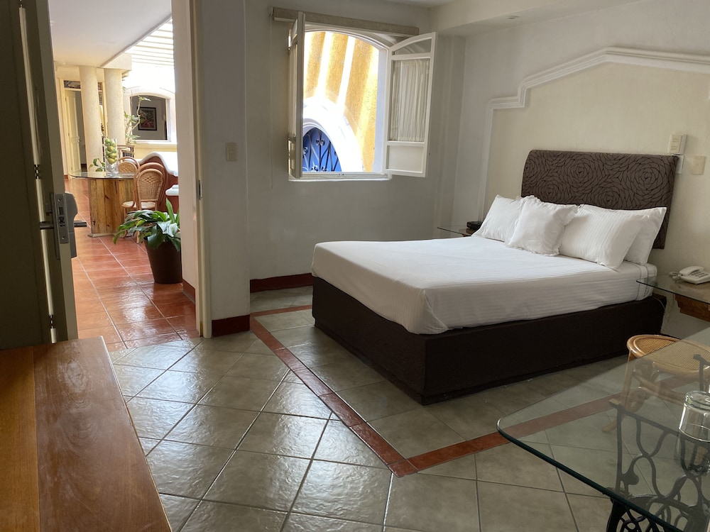 Hotel Casona de los Vitrales 18/50