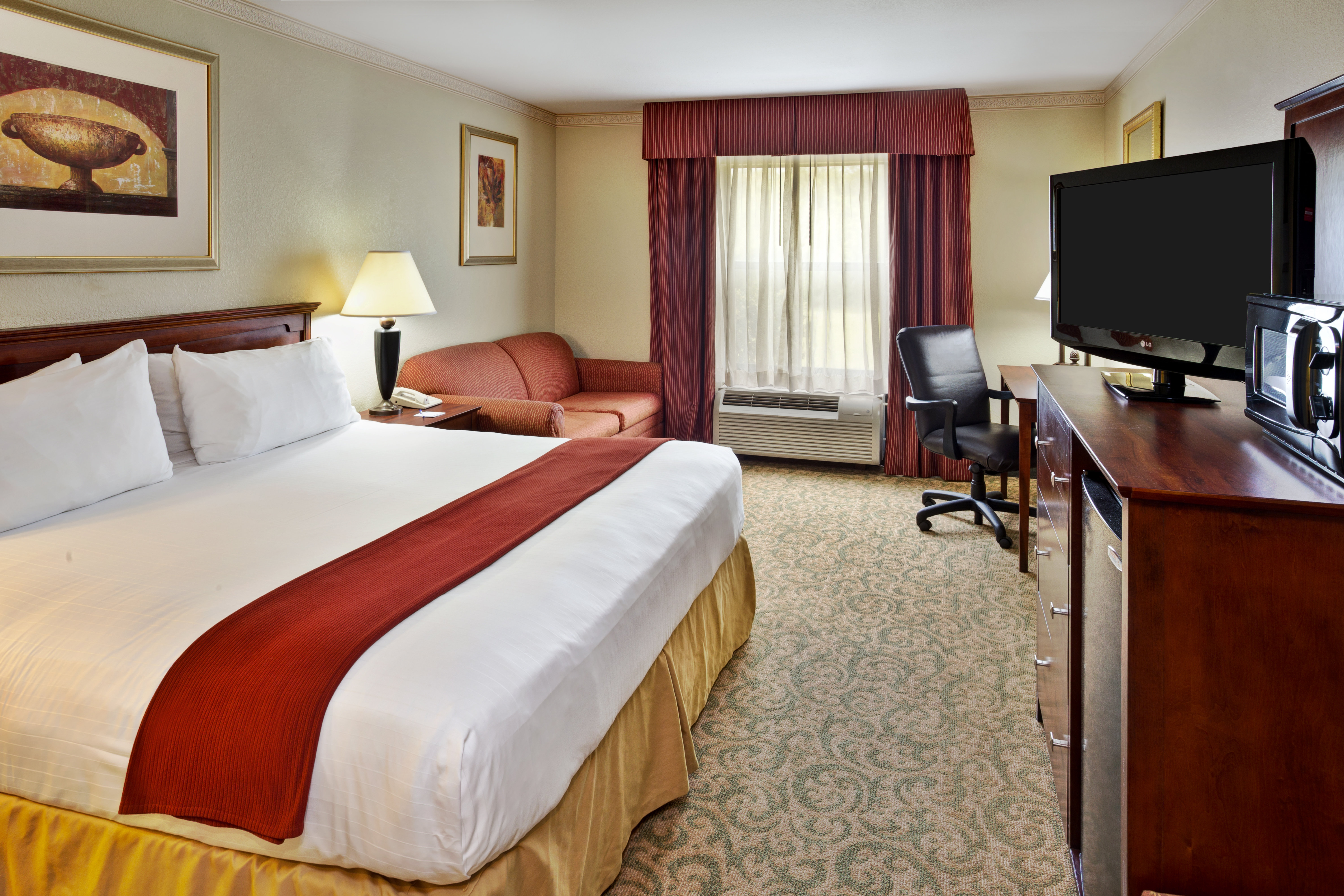 Holiday Inn Express Breaux Bridge-Henderson 27/72