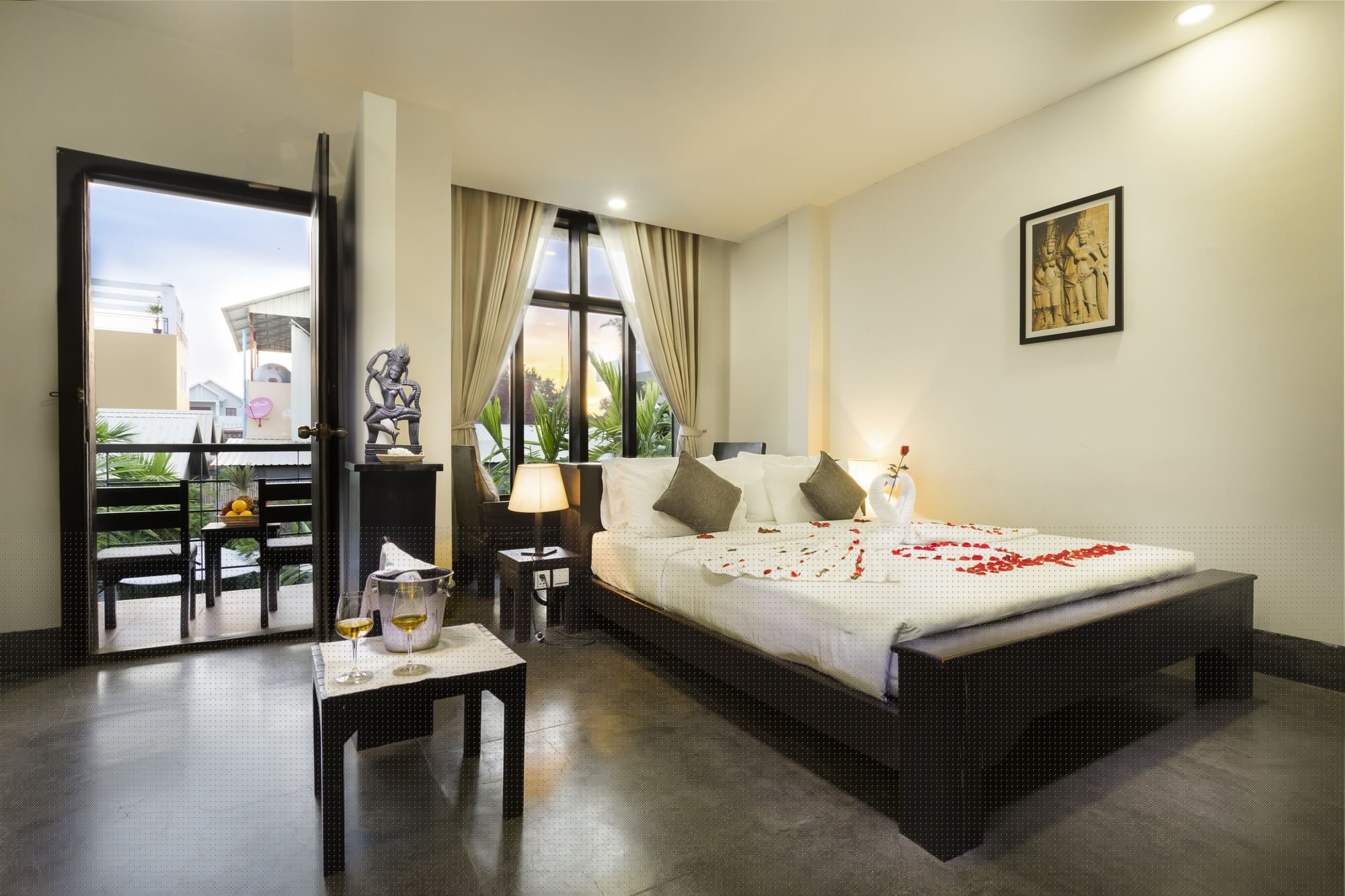 DELUXE, KING BED, POOL VIEW, BALCONY