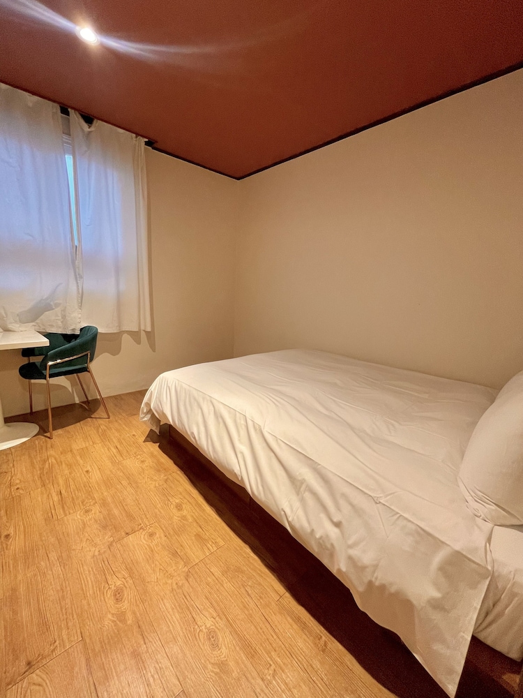 Comma Plus Guest House - Hostel 12/30