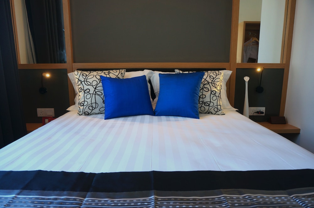 B Street Hotel 30/52