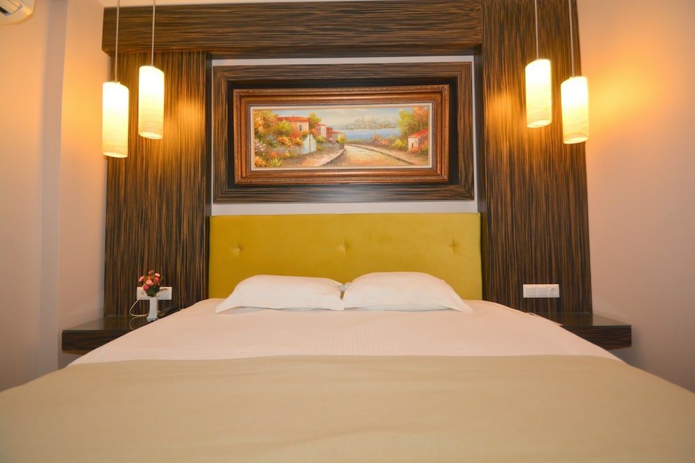DELUXE, DOUBLE BED