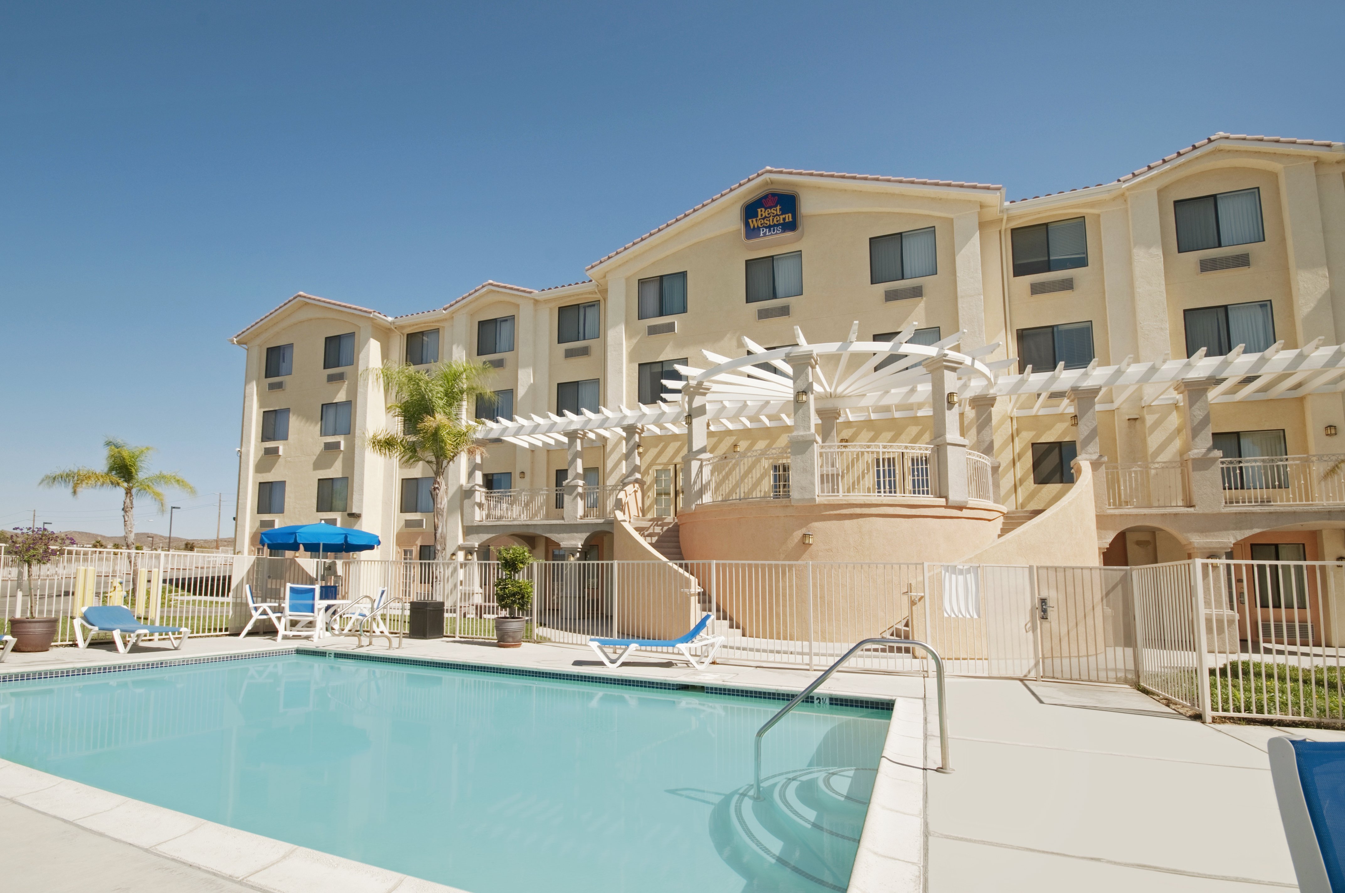 Best Western Plus Lake Elsinore Inn & Suites 52/53