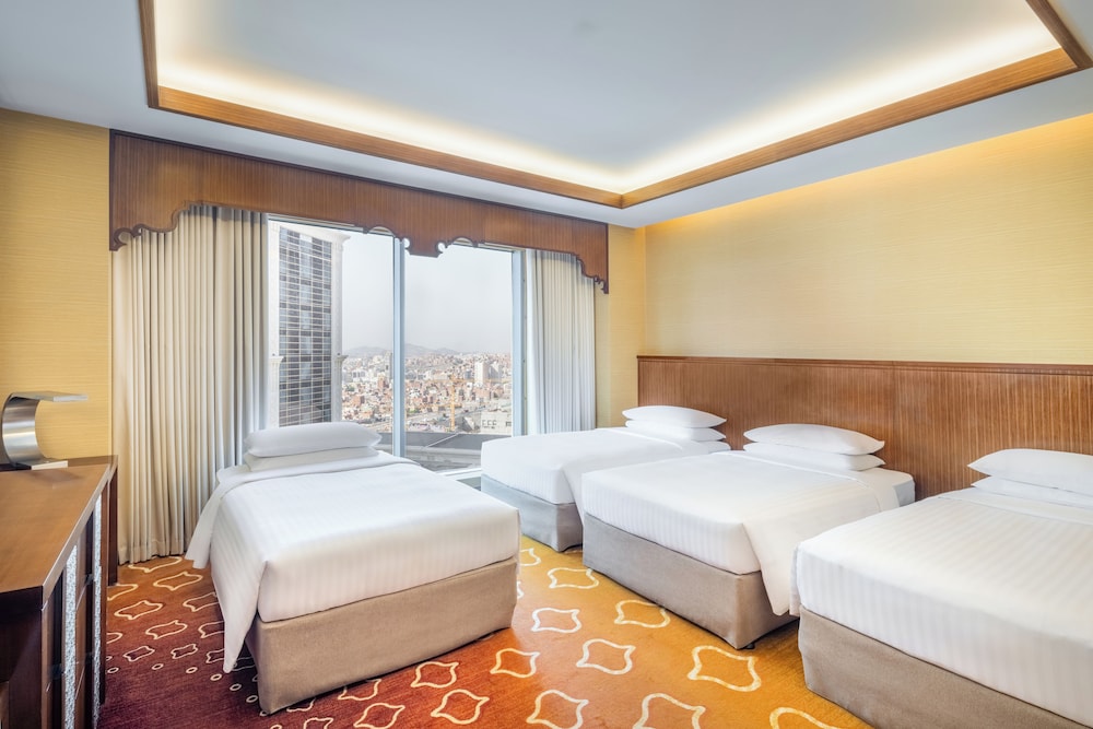 DELUXE, MULTIPLE BEDS, CITY VIEW, SMOKING