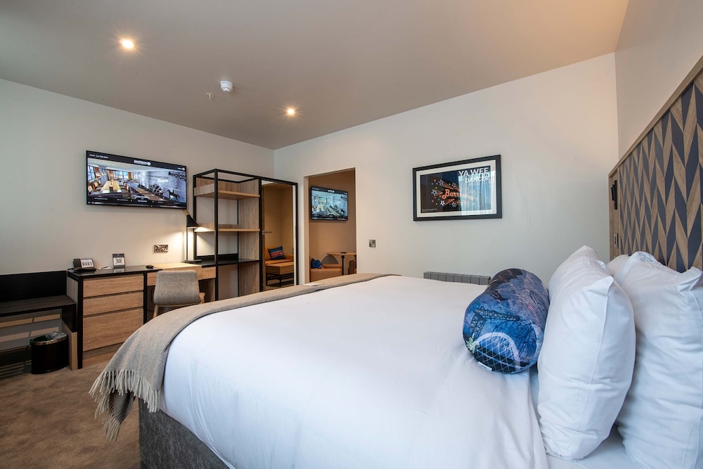 EXECUTIVE, SUITE, KING BED, SOFA, KITCHENETTE