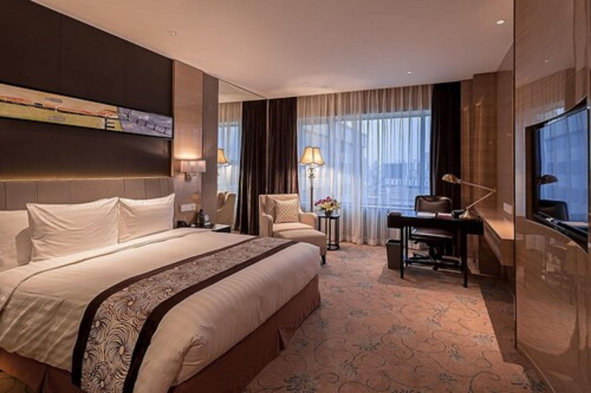 Standard, King Bed, Club Floor