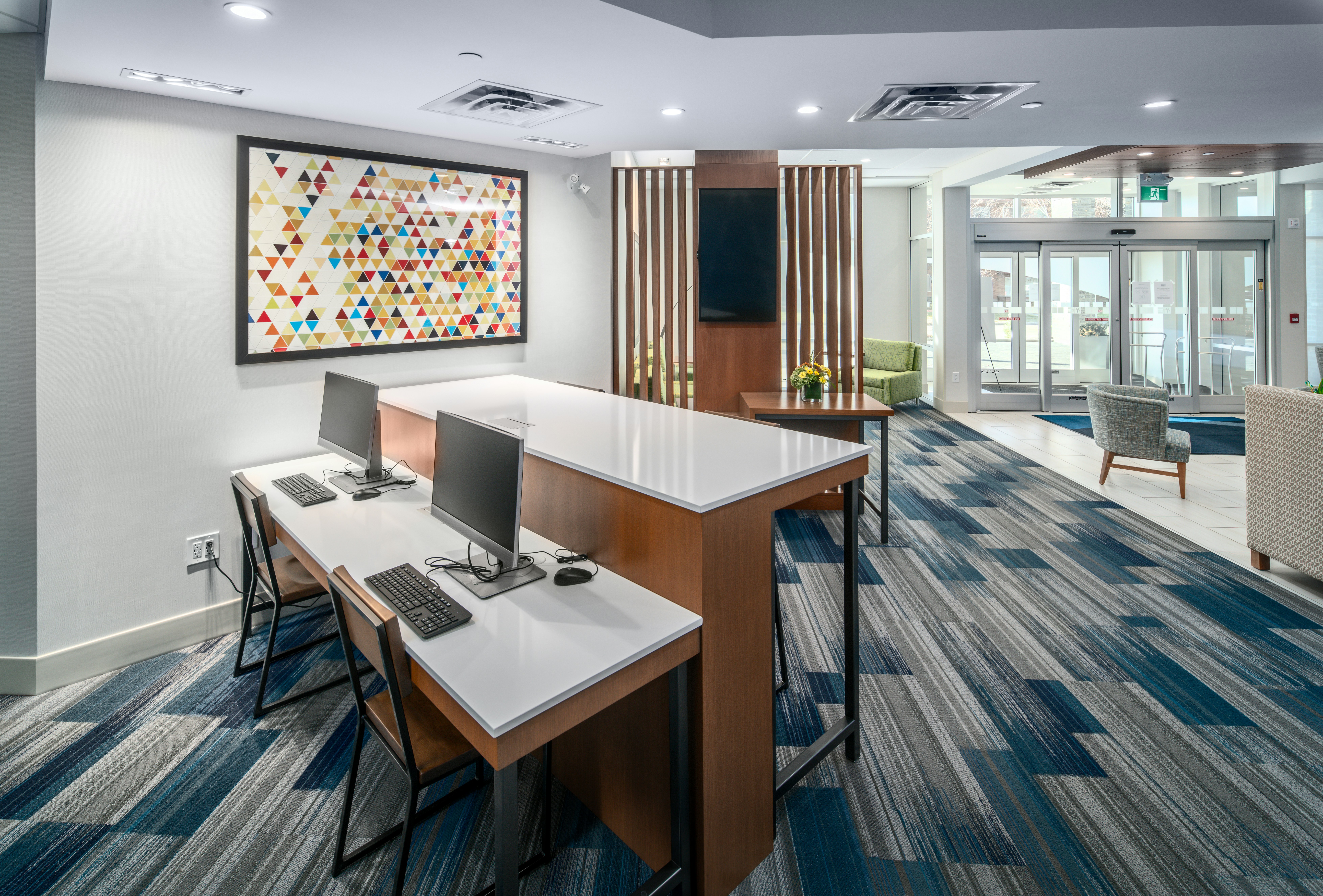Holiday Inn Express And Suites Brandon 68/74