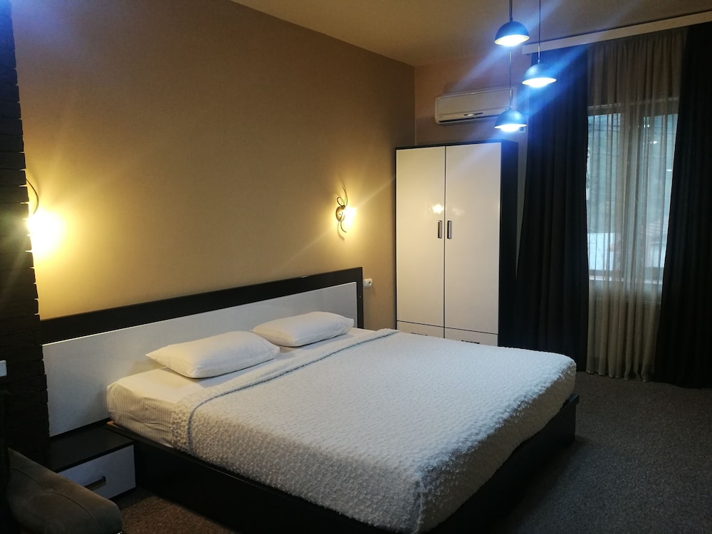 Diplomat Hotel Tbilisi 12/50