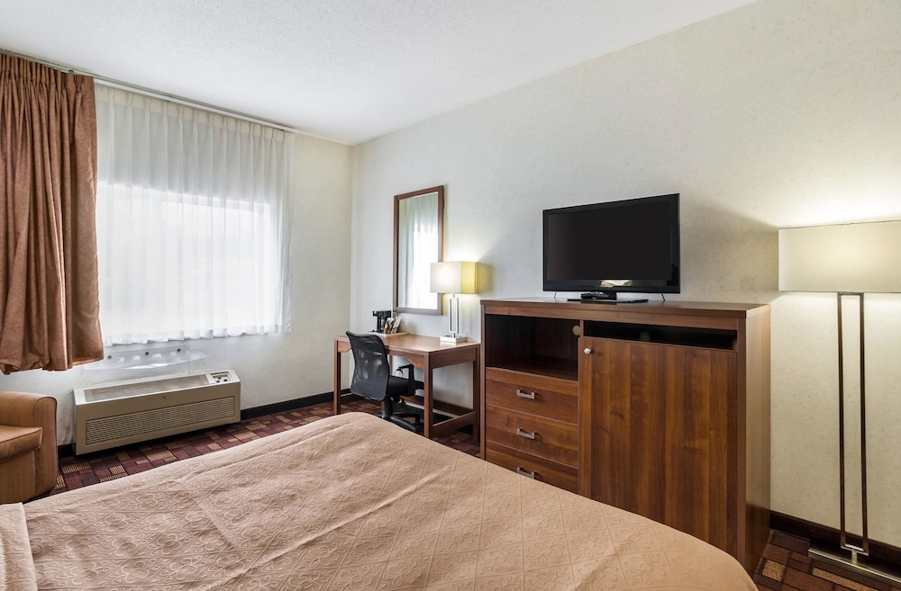 Econo Lodge Luverne I-90 12/27