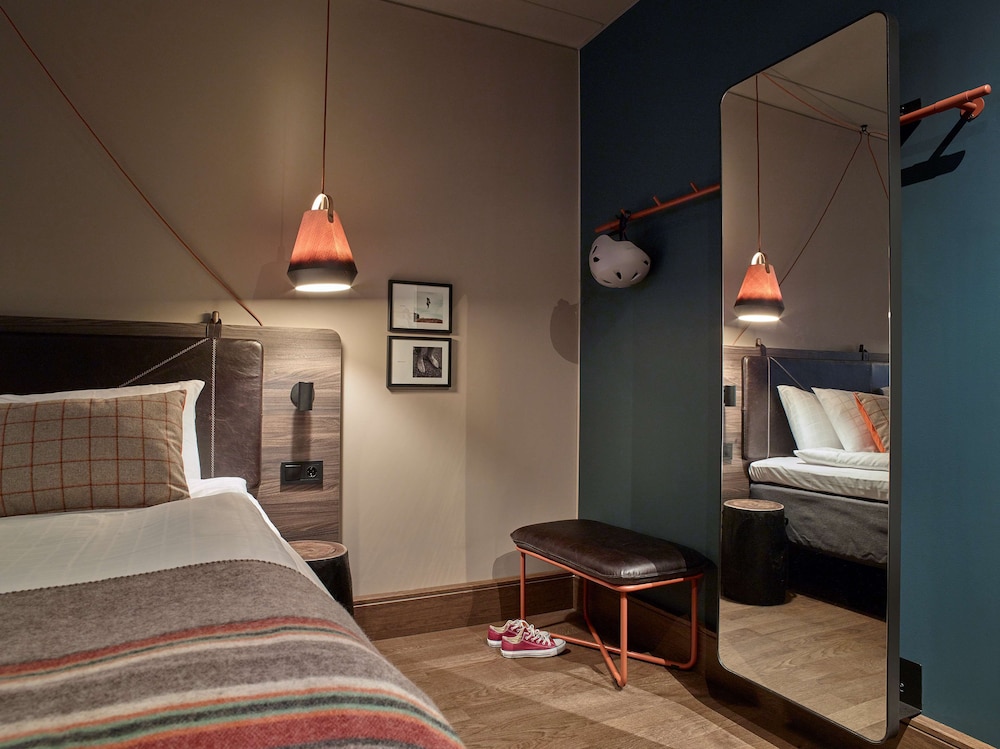 DELUXE, DOUBLE BED