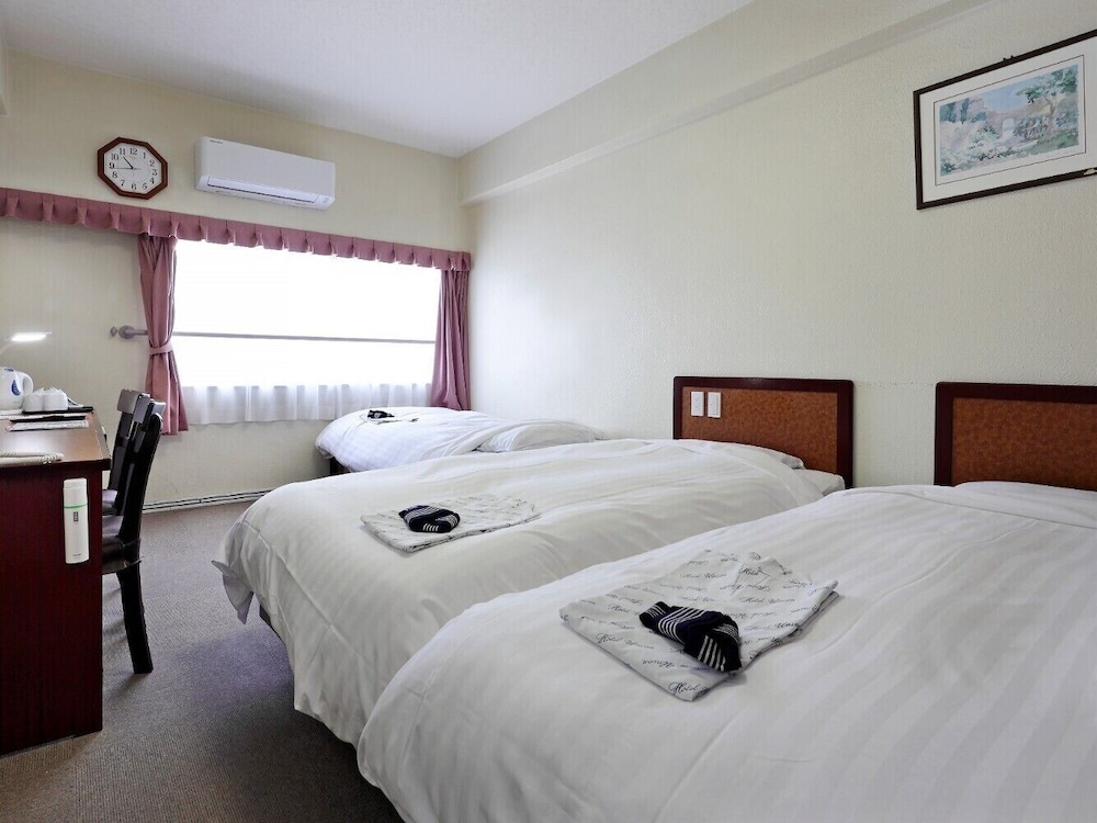 ROOM, TRIPLE