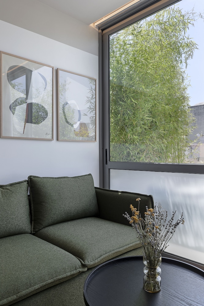 The Athenians Art Apartments 25/50