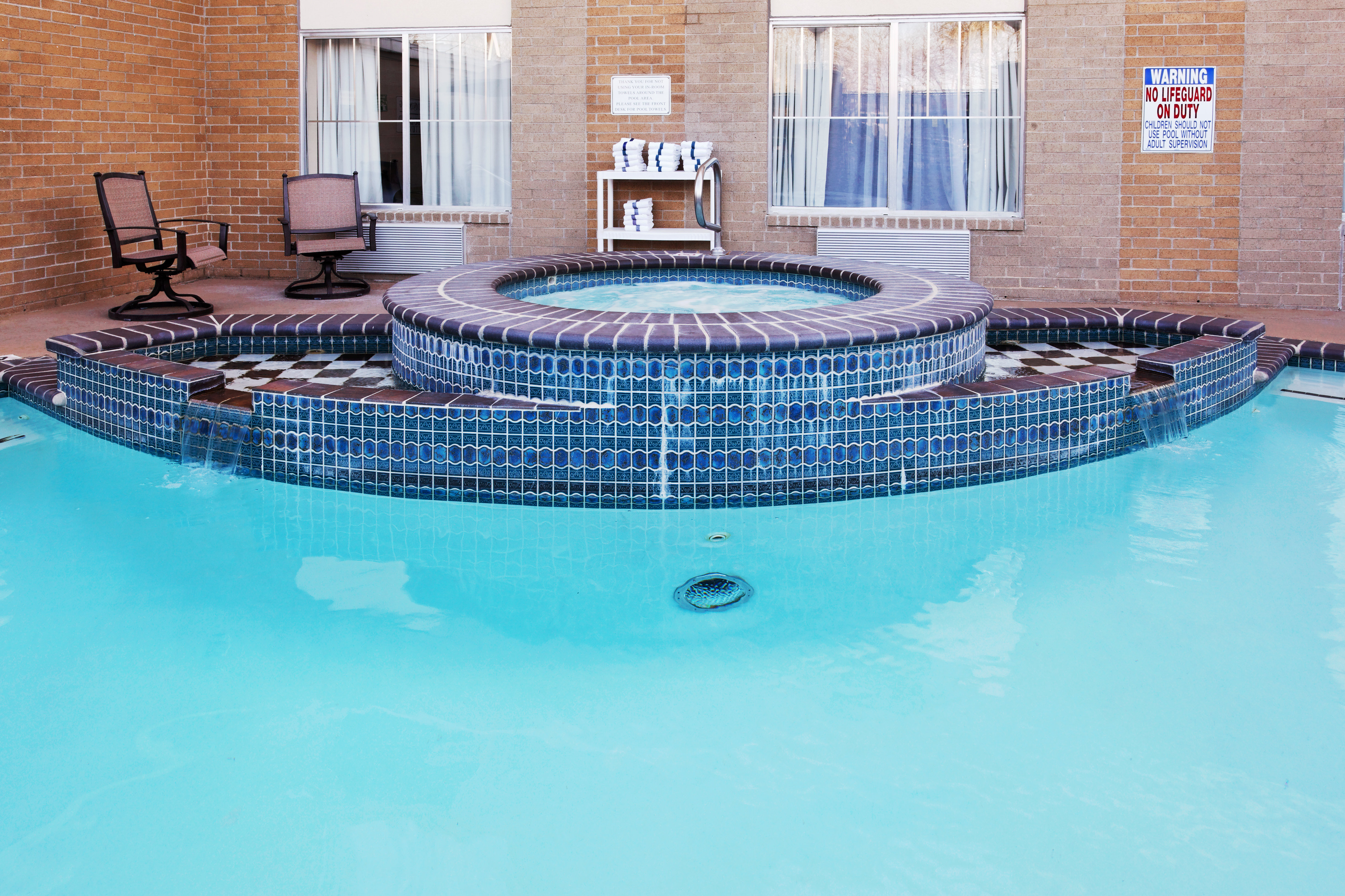 Holiday Inn Express & Suites San Antonio Rivercenter Area, an IHG Hotel 6/50