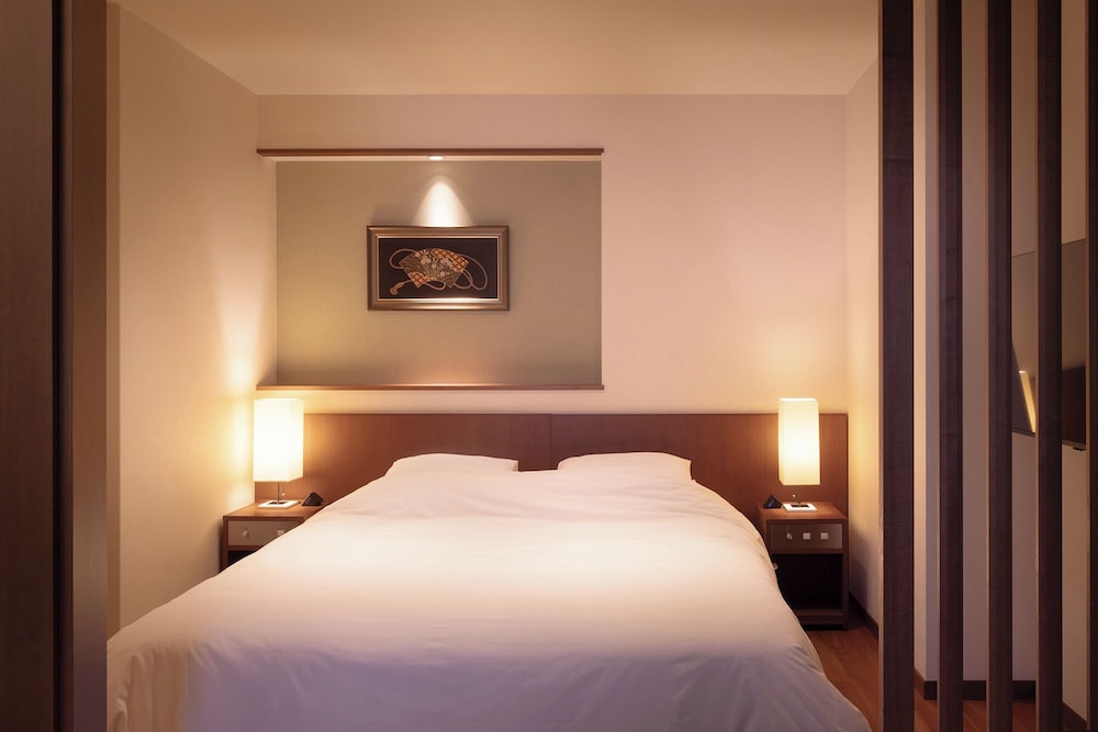 JAPANESE WESTERN, DOUBLE BED, RIVER VIEW, INDOOR BATH, HIGH FLOOR