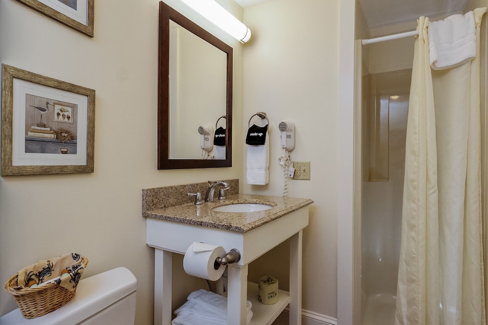 Glen Cove Inn and Suites 47/50