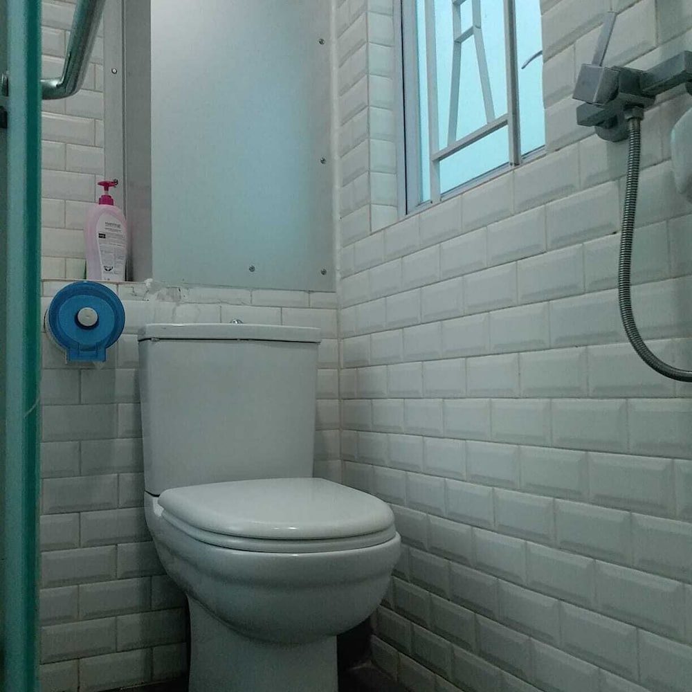 K & B Hostel 54/64