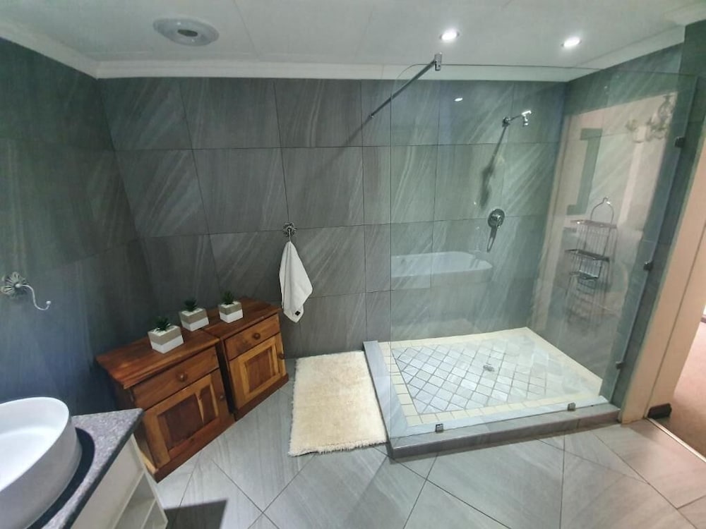 Leach Lodge 44/45