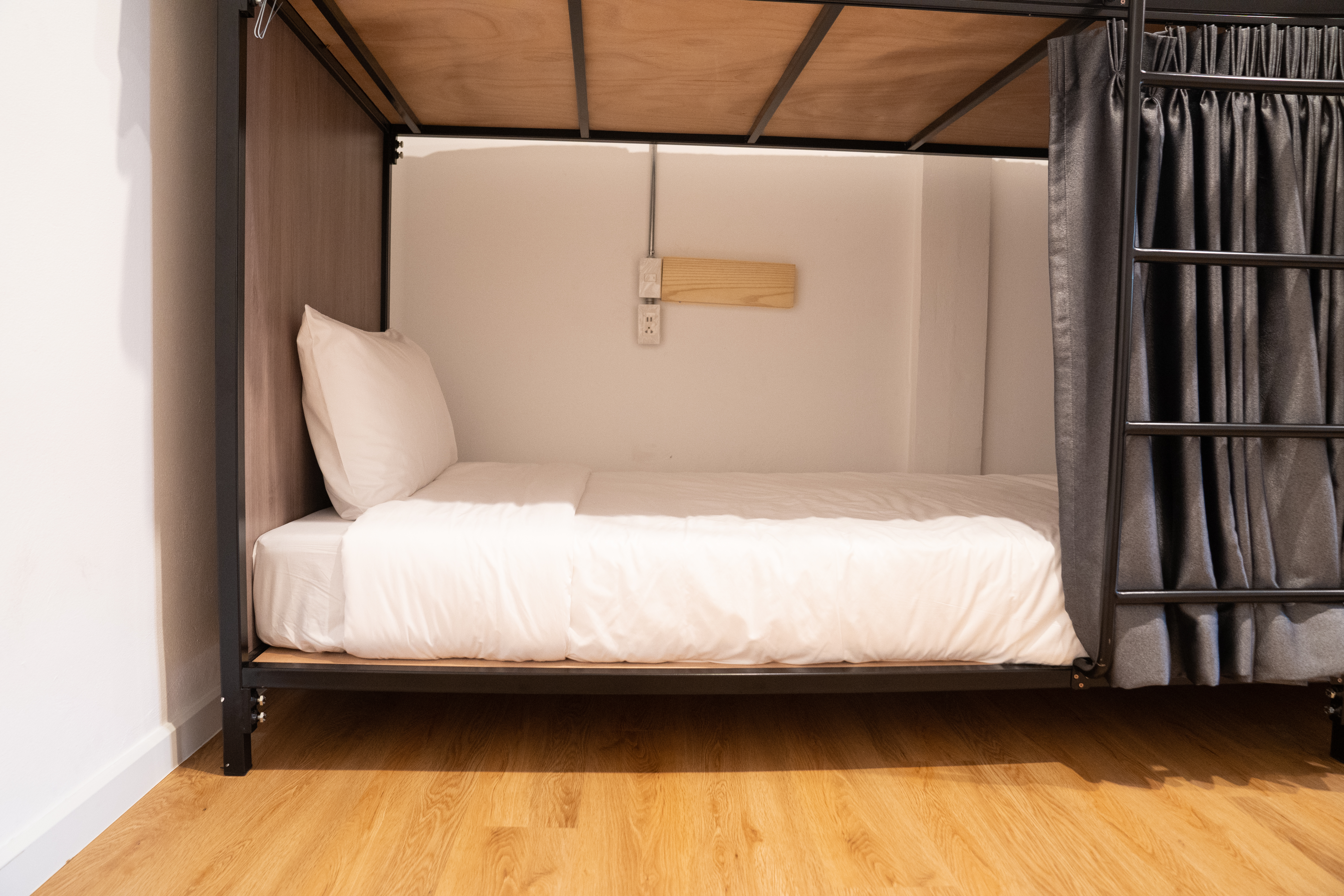 MIXED DORM, 8 BEDS