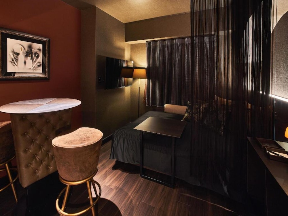 Roppongi Hotel S 70/75
