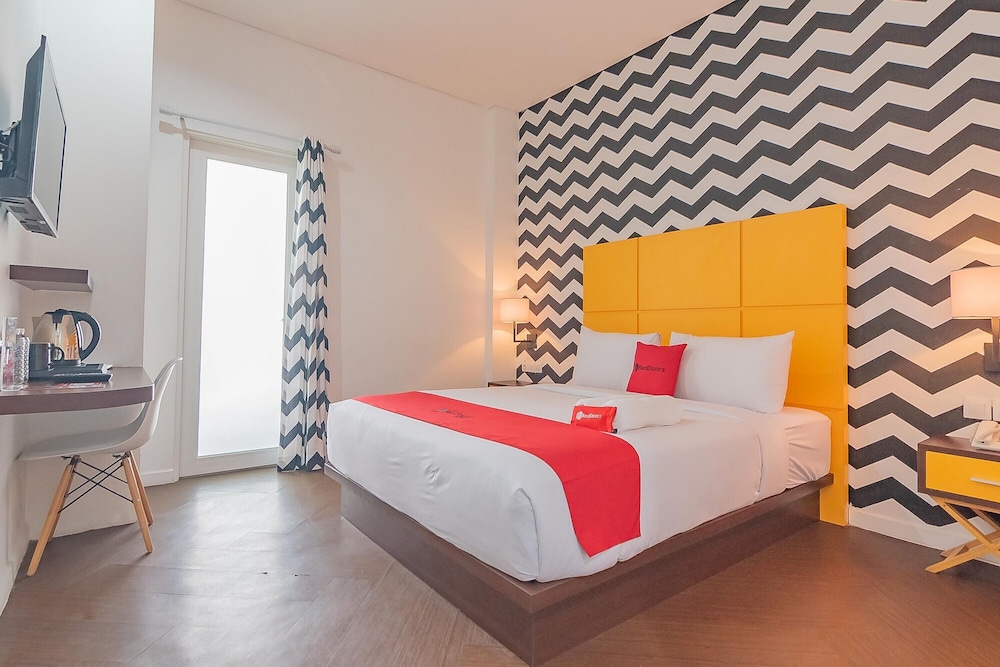 RedDoorz Premium @ Hotel Hebat 11/32