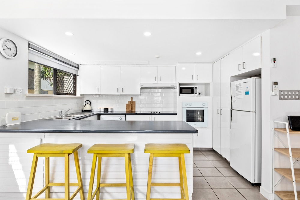 WINDWARD APARTMENTS 10/81