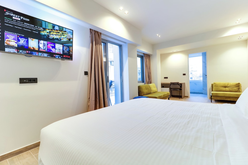 PRESIDENTIAL, SUITE, QUEEN BED, CITY VIEW, SOFA, TERRACE