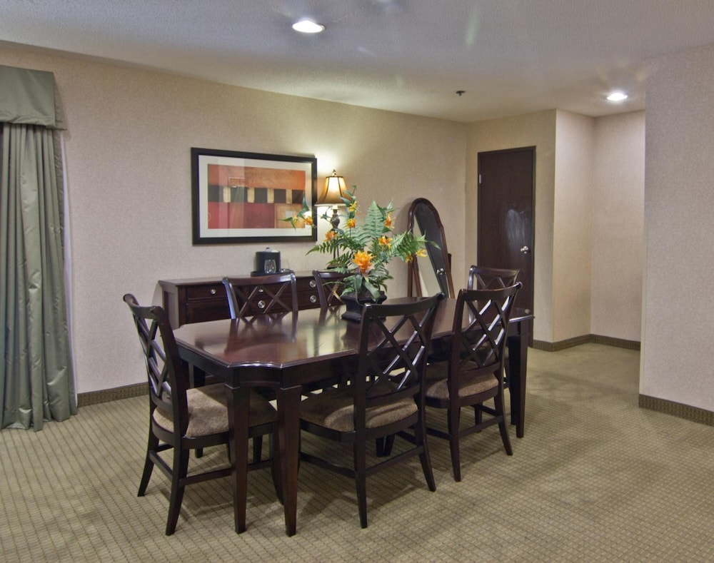 Christopher Inn and Suites 35/39