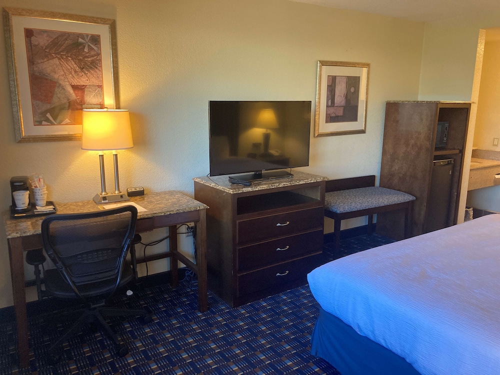 Best Western Plus Reading Inn & Suites 17/37