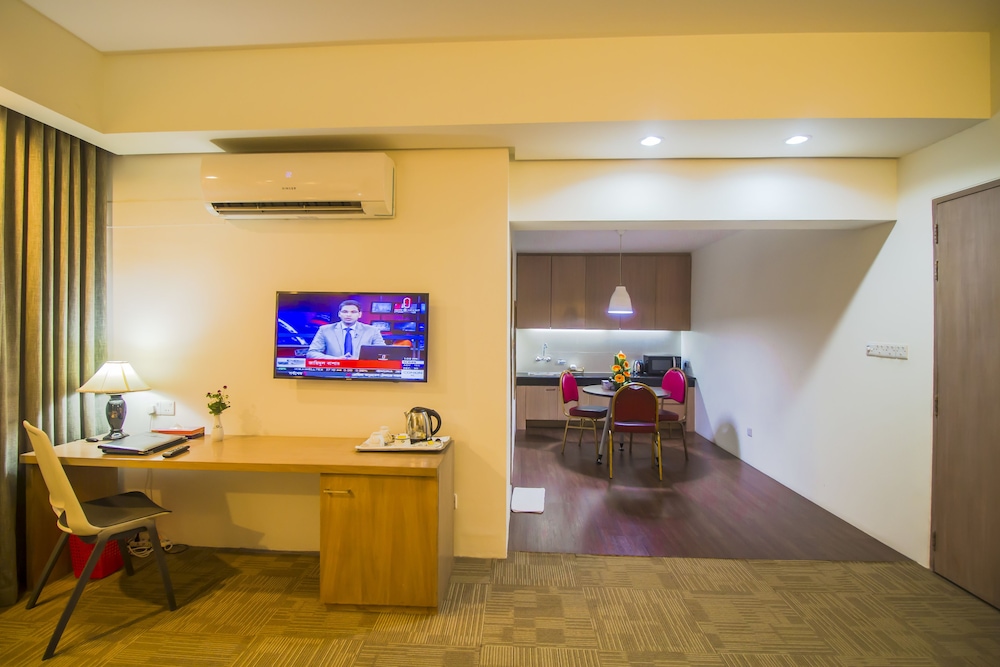 ASIA PACIFIC HOTEL 37/50
