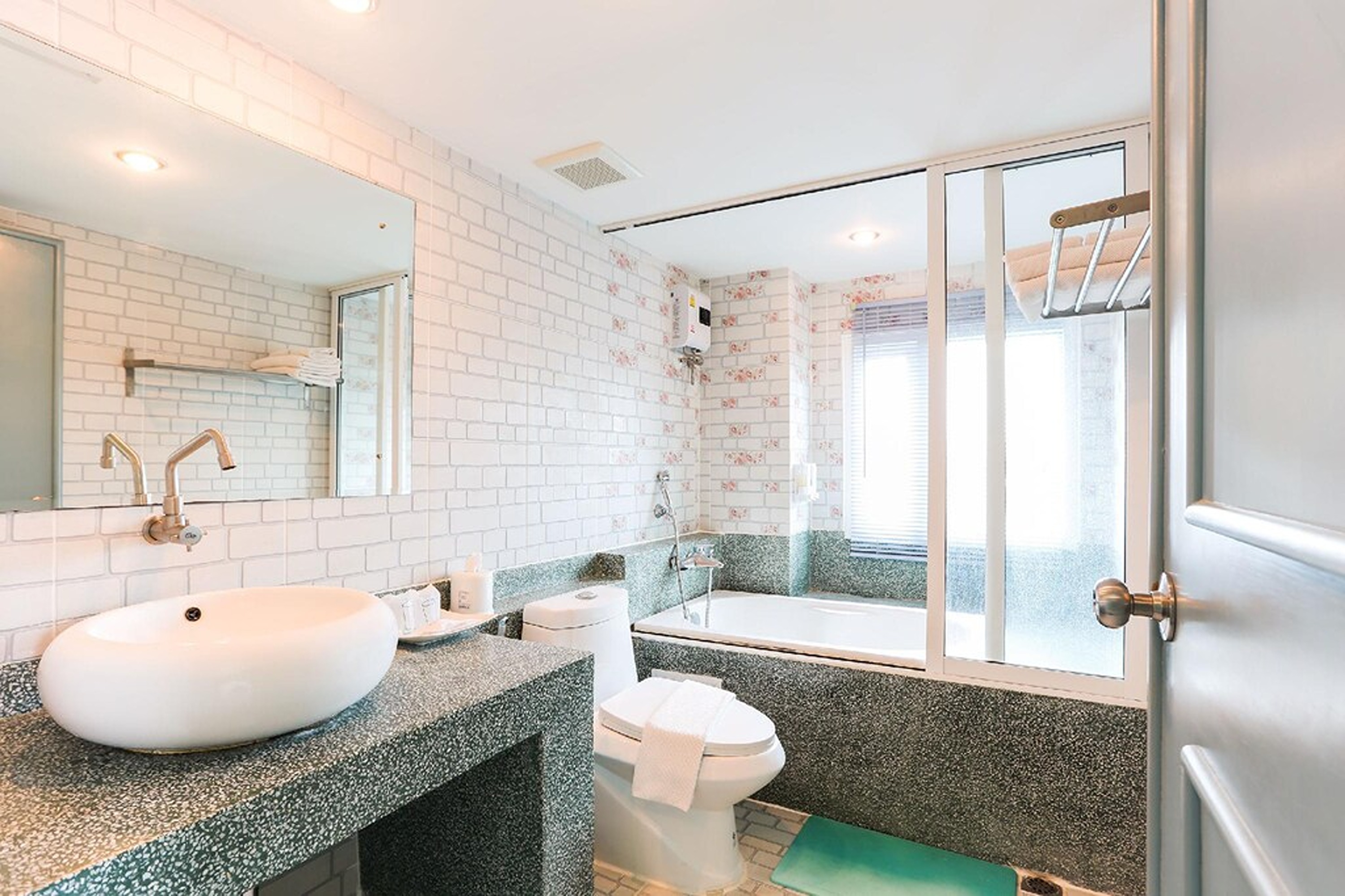 غرفة سوبيريور بسرير مزدوج، The Lilly Hotel 5/5