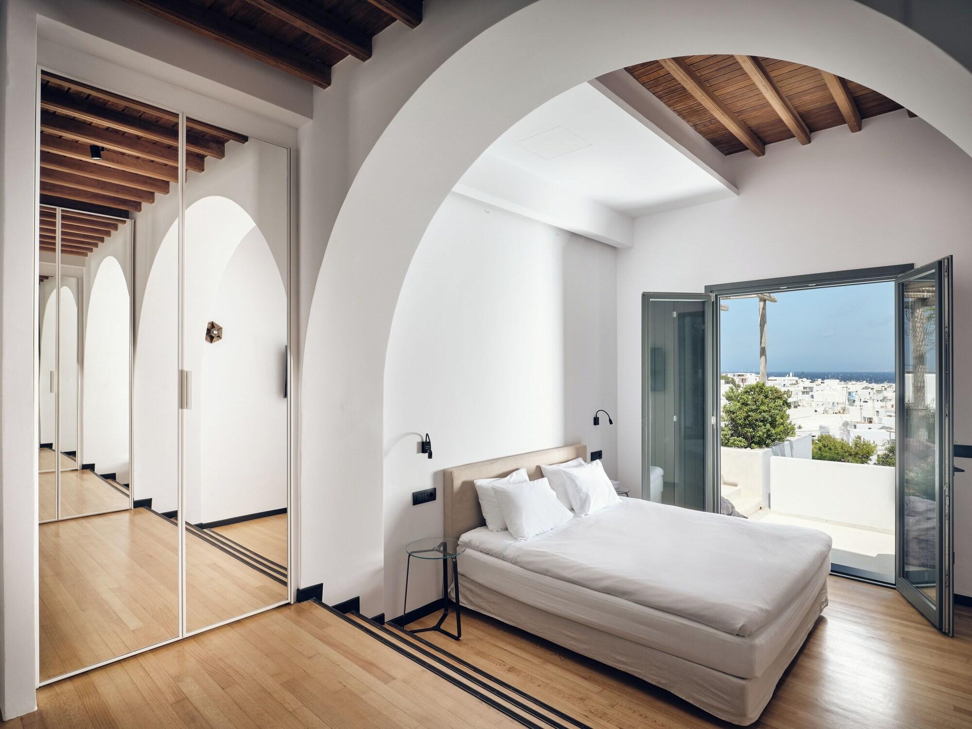 3 Bedrooms, Adjoining, Residence, Sea View, Private Pool, Main Building