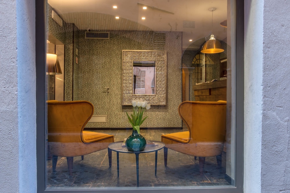 Navona Essence Hotel 50/67