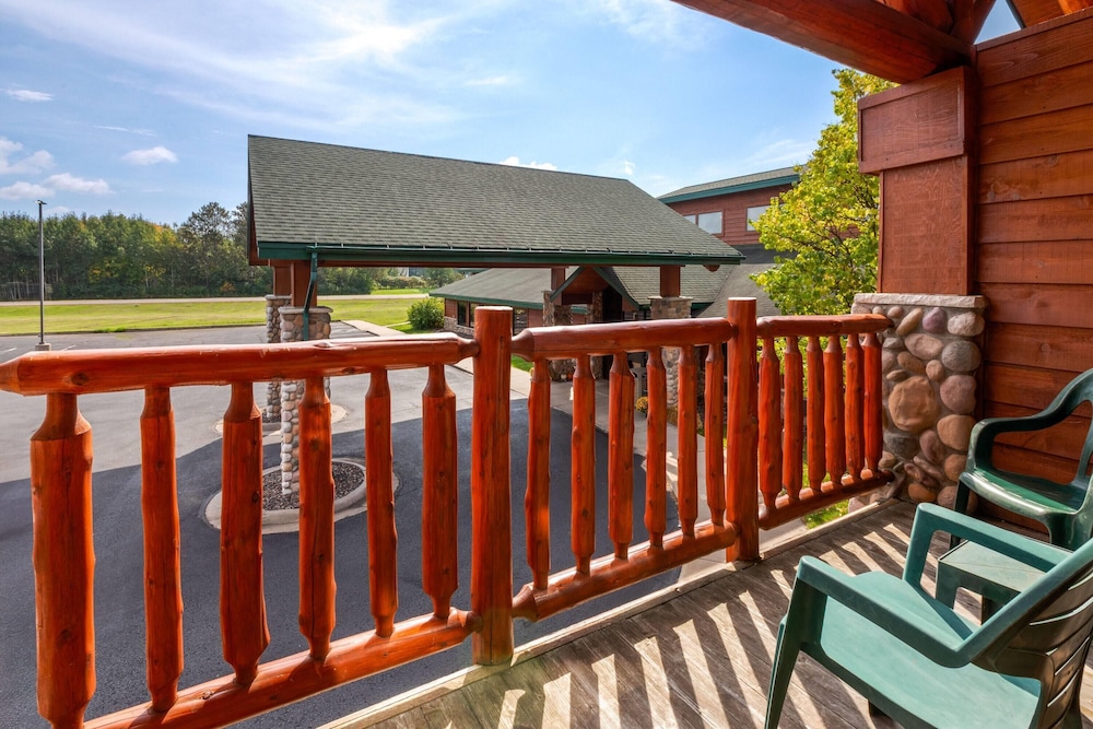 Shell Lake Lodge, a Travelodge by Wyndham 13/55