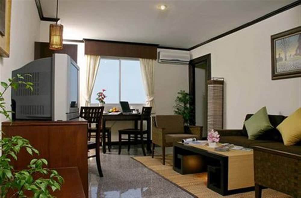 Royal Peninsula Hotel 45/66
