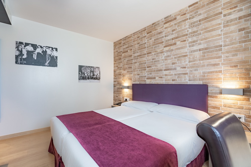 Colectia Hotel Urumea 10/76