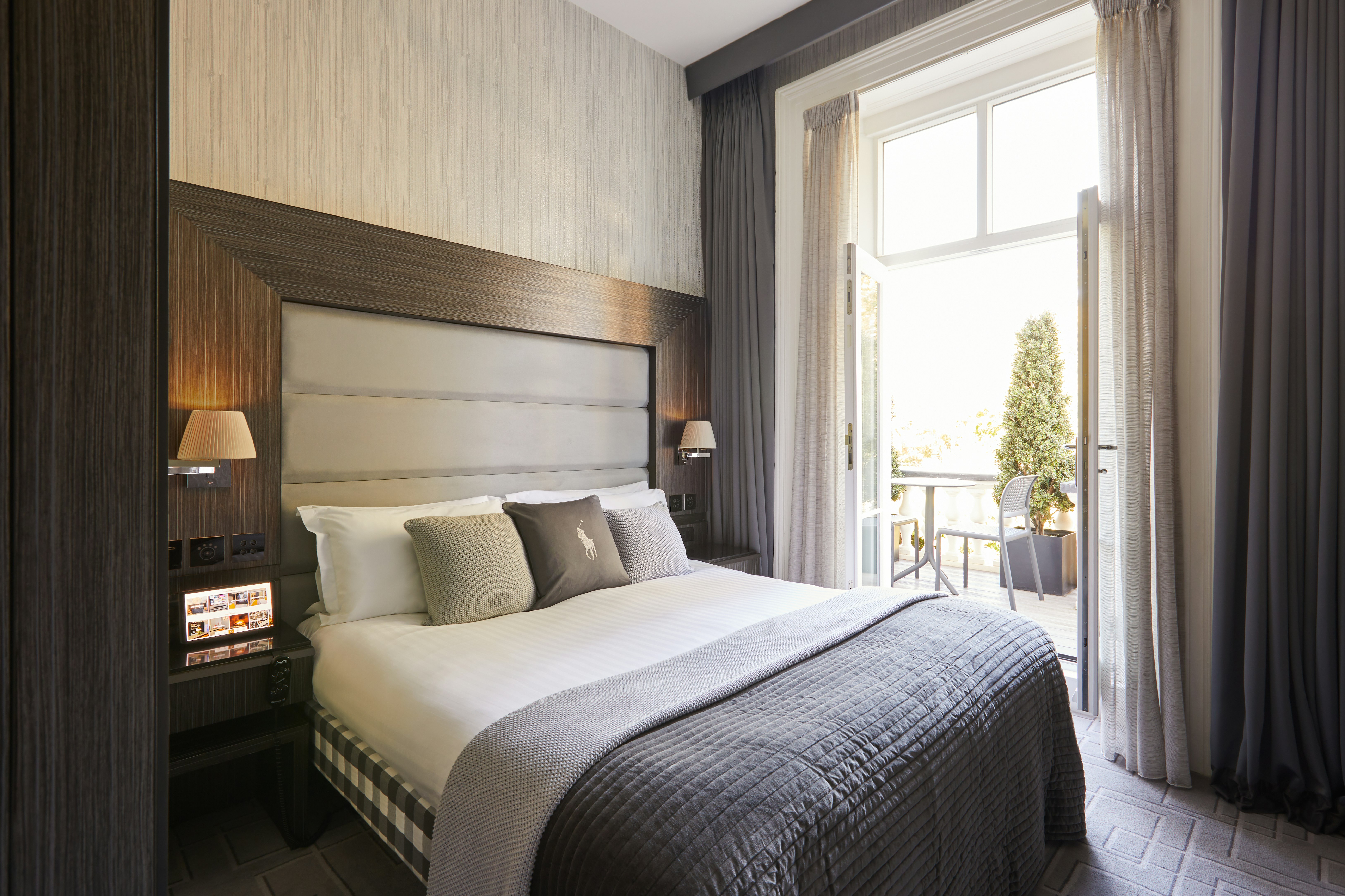 Eccleston Square Hotel 6/23