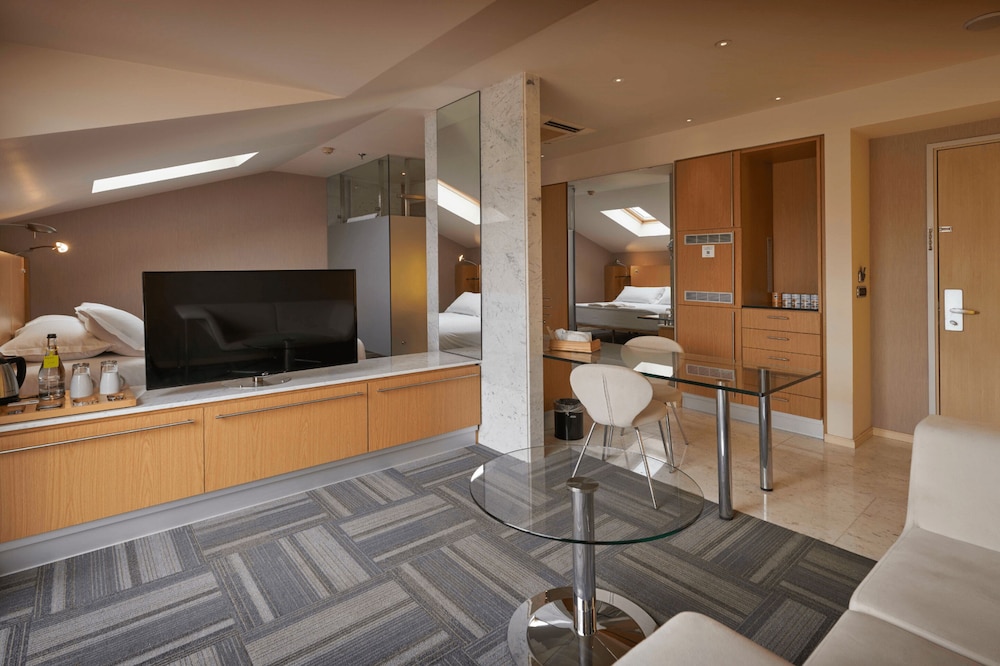 Richmond Nua Wellness-Spa 7/66