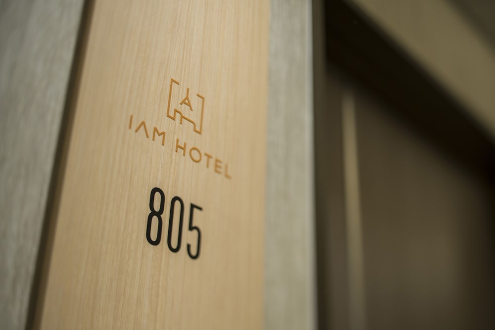 IAM HOTEL 30/48
