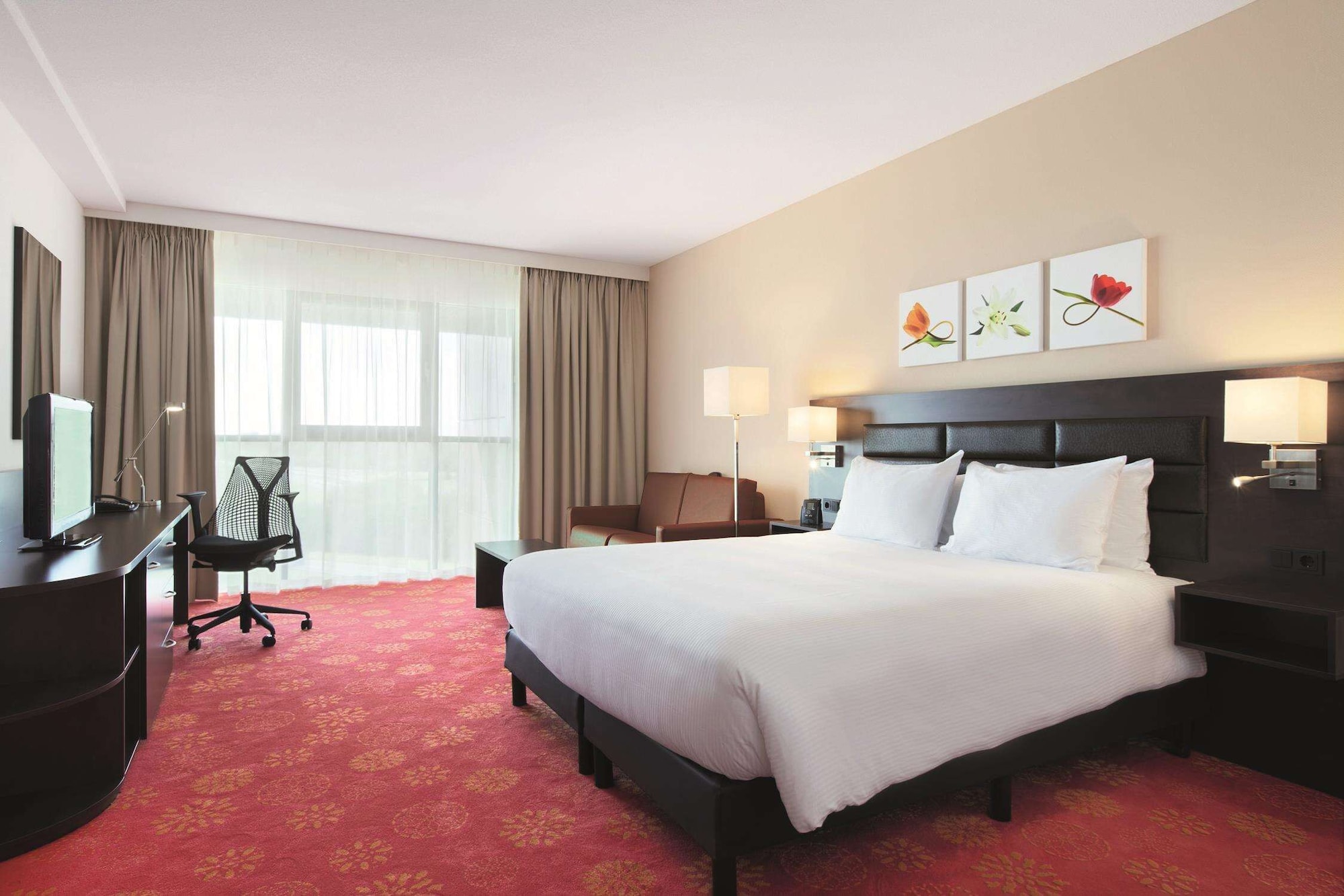Connecting, Family, King Bed