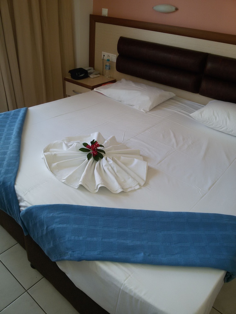 Pearl Hotel 17/55
