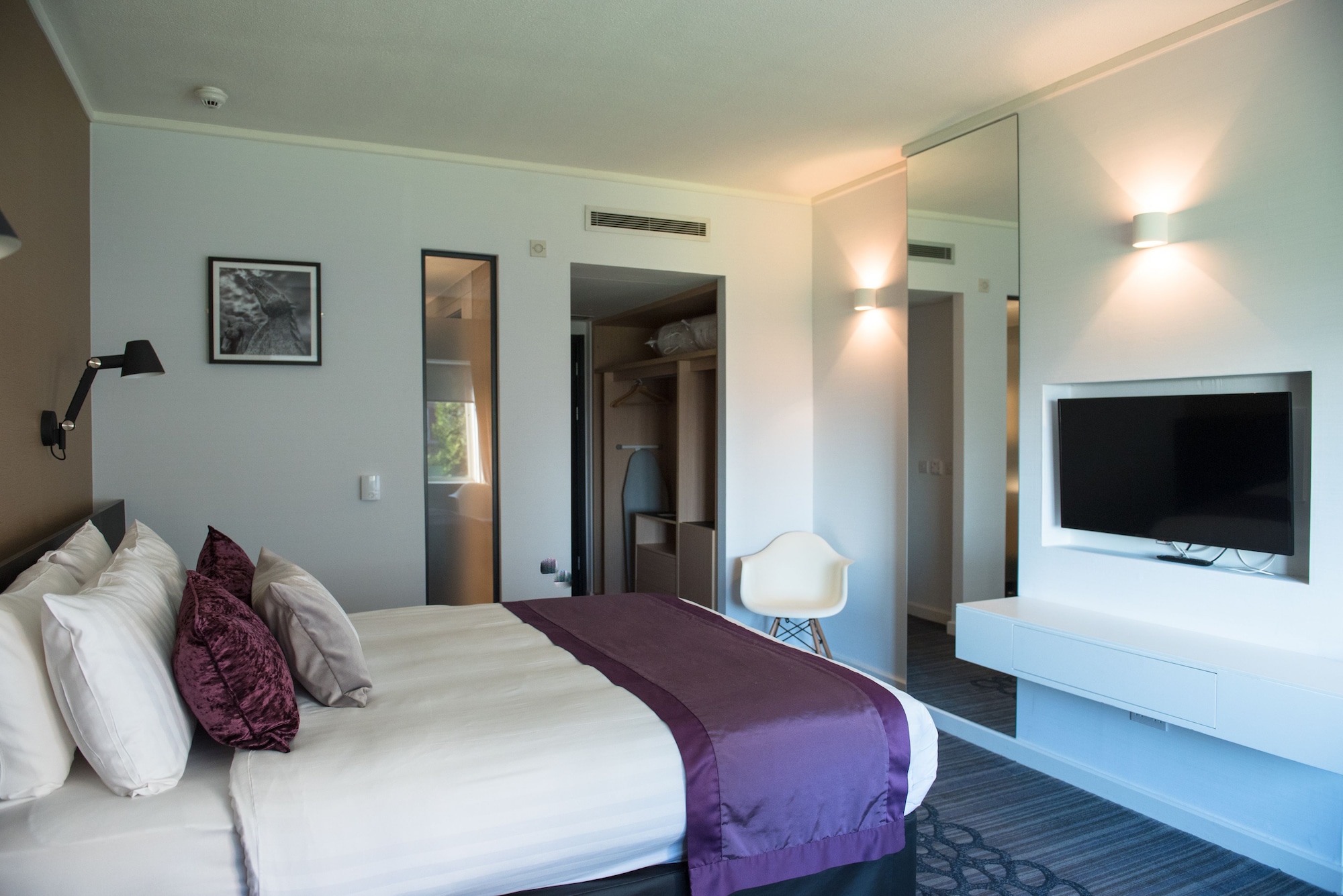 DELUXE, DOUBLE BED