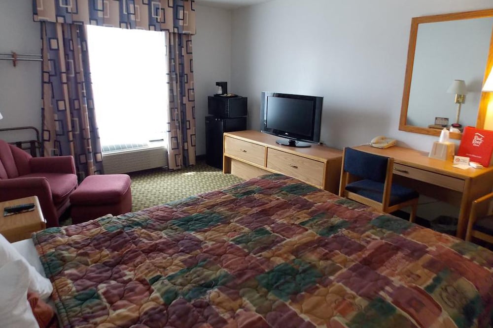 Norwood Inn Suites Roseville 17/30