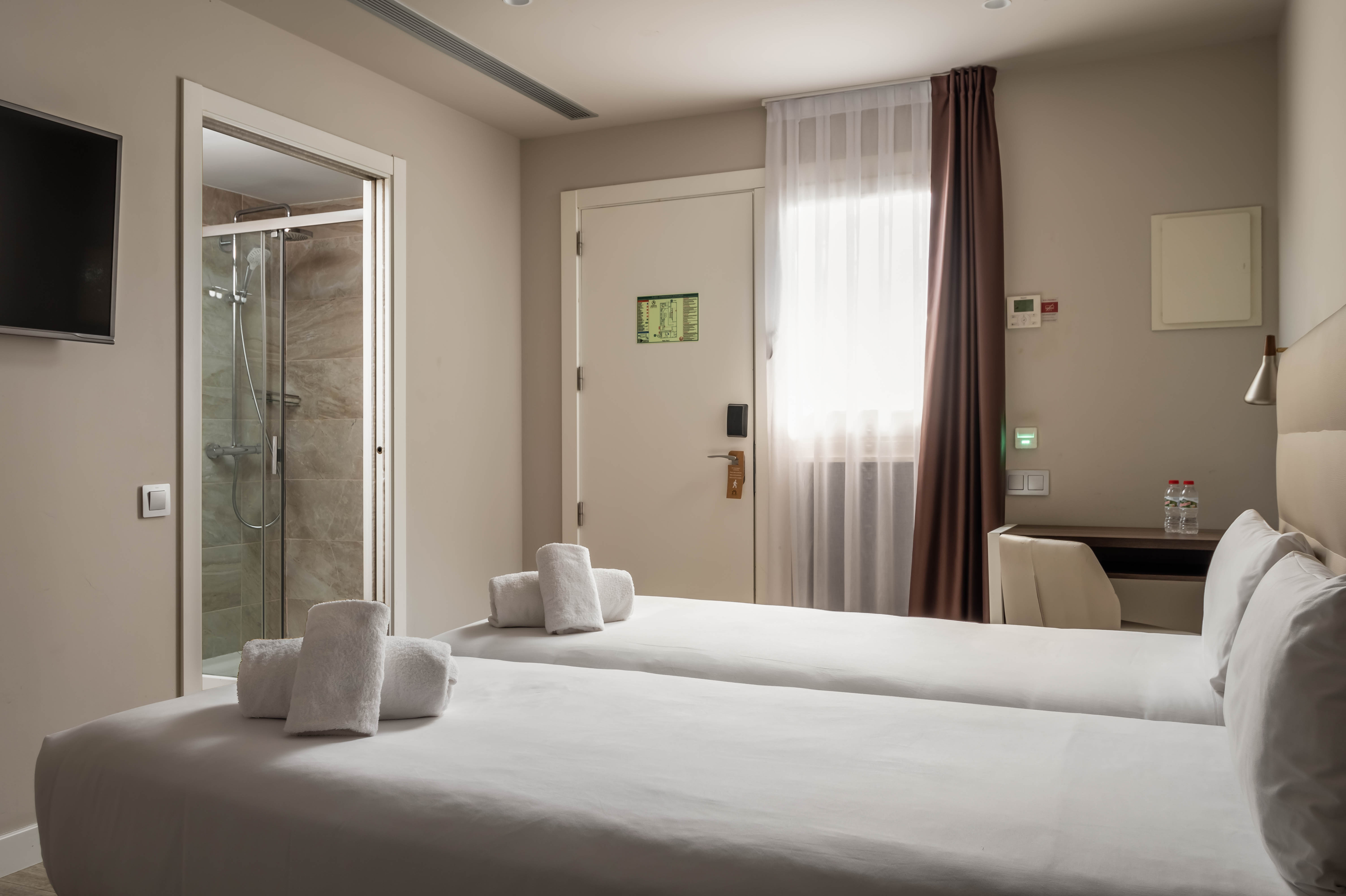 INTERIOR, DOUBLE OR TWIN BED