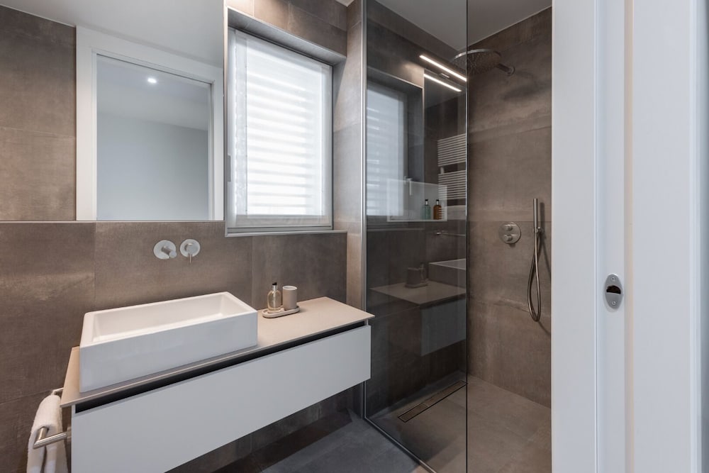 Central City Luxury Residence 47/50