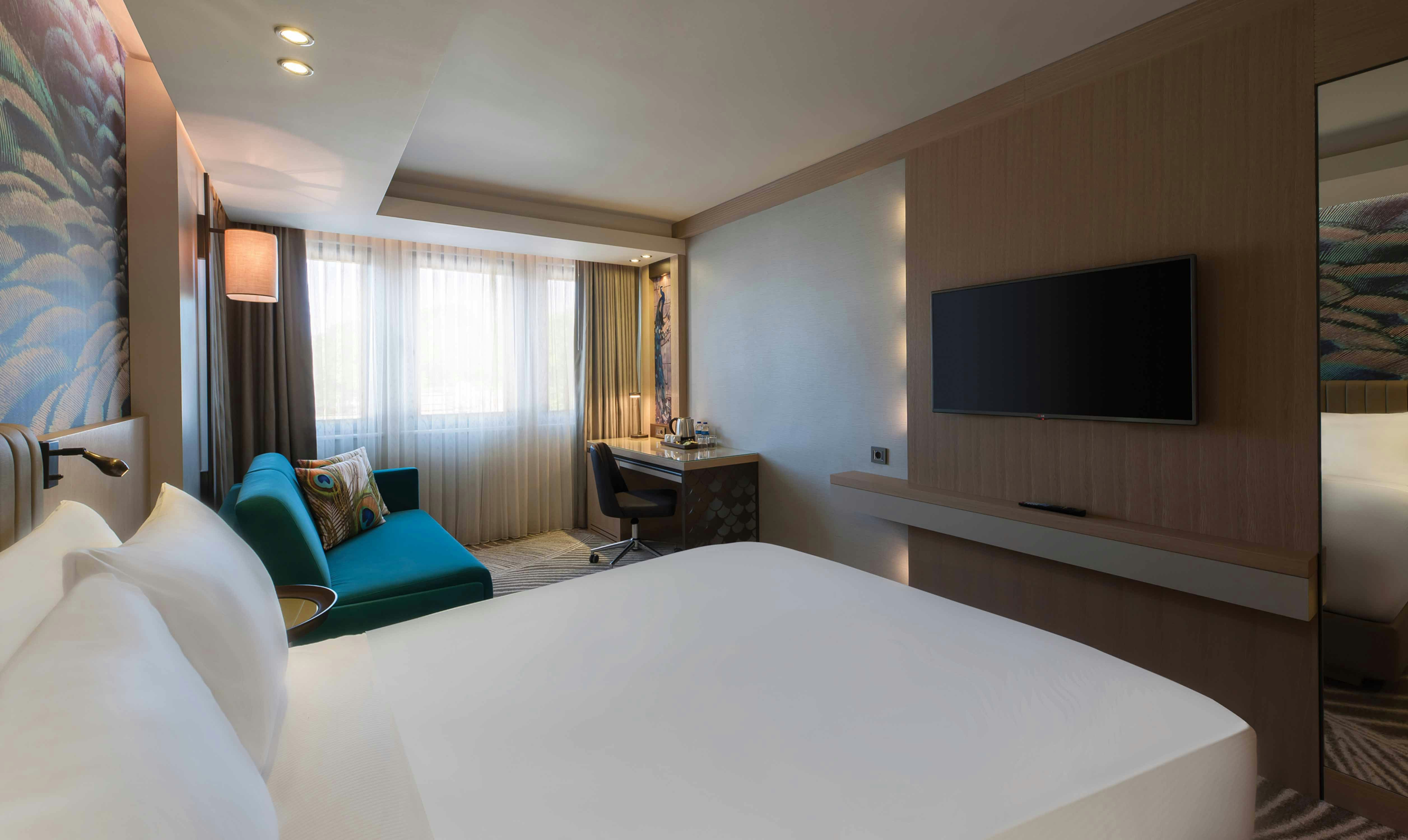 DELUXE, QUEEN BED
