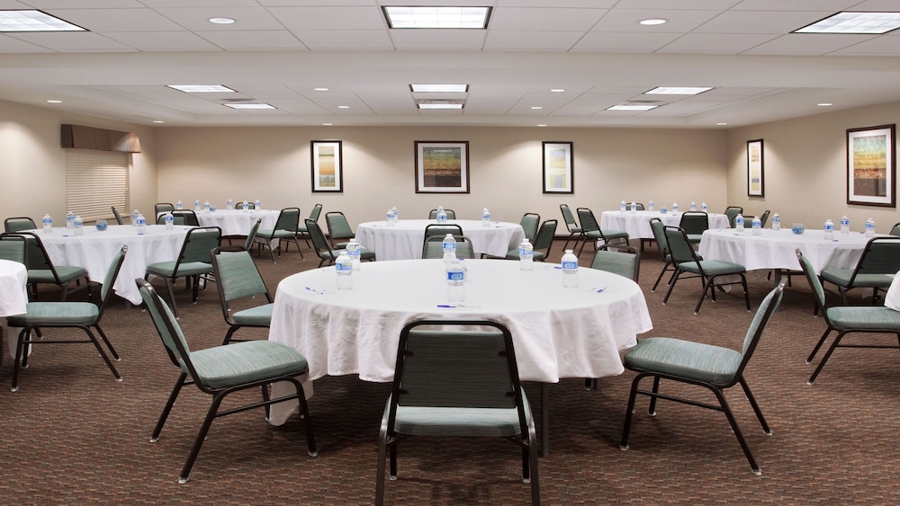 Holiday Inn Express Hotel Suites Zanesville North 48/66