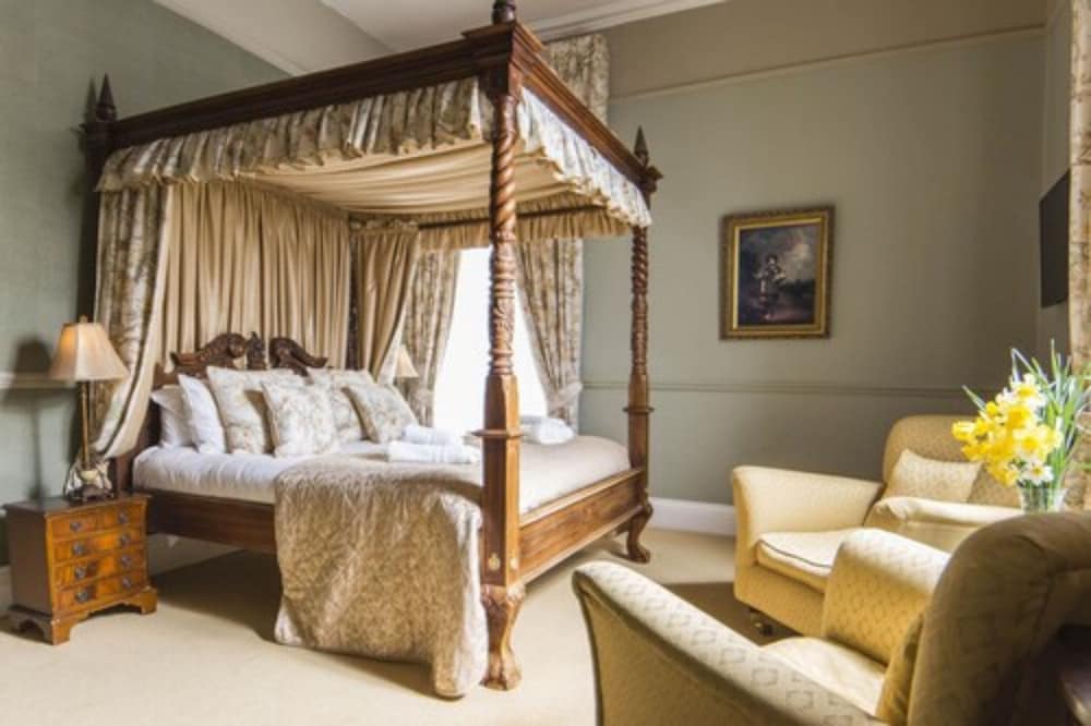 The Manor Hotel 37/53