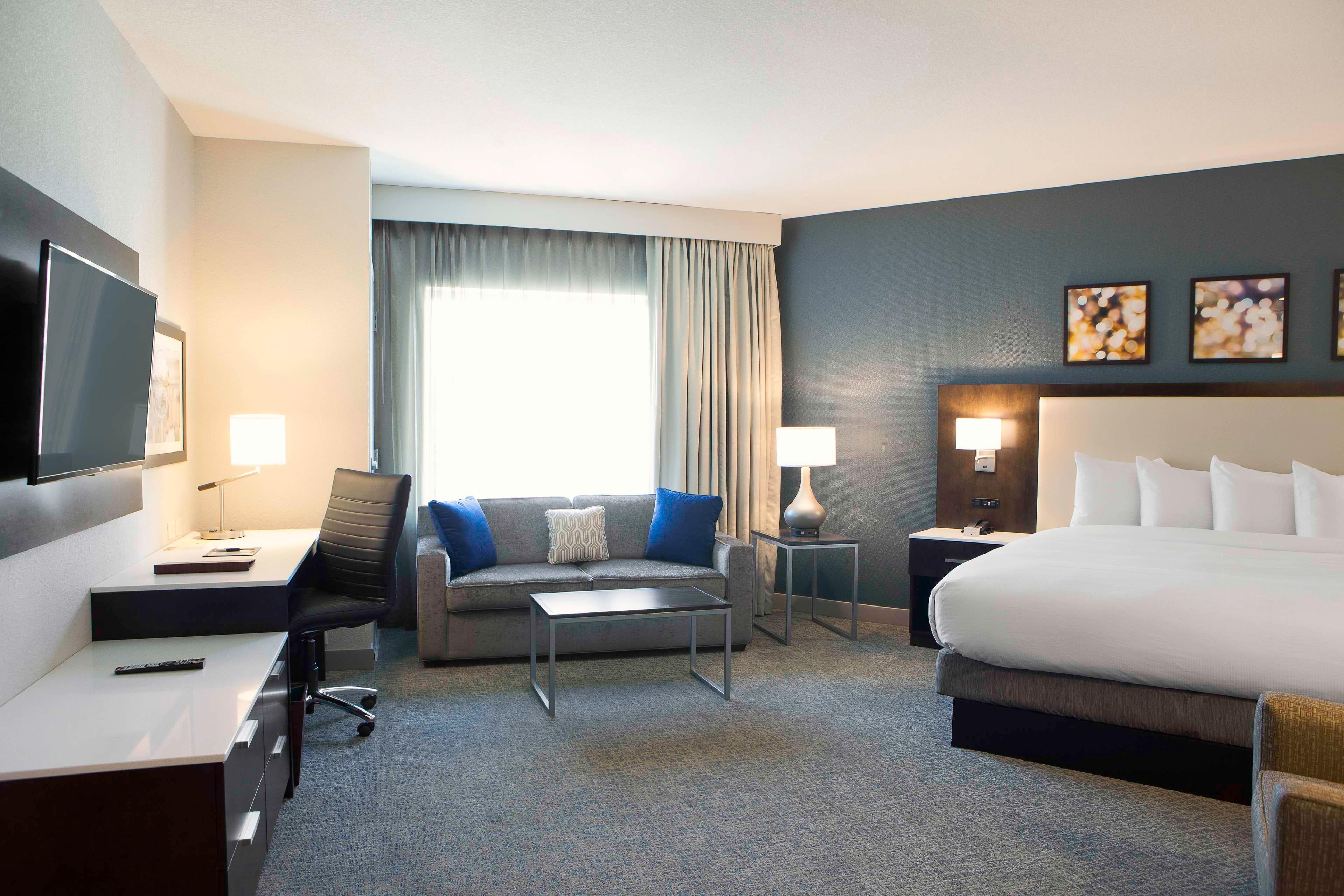 JUNIOR SUITE, KING BED